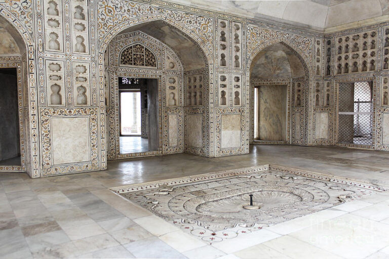 diwan-e-khas-in-agra-fort-india-rupali-kumbhani